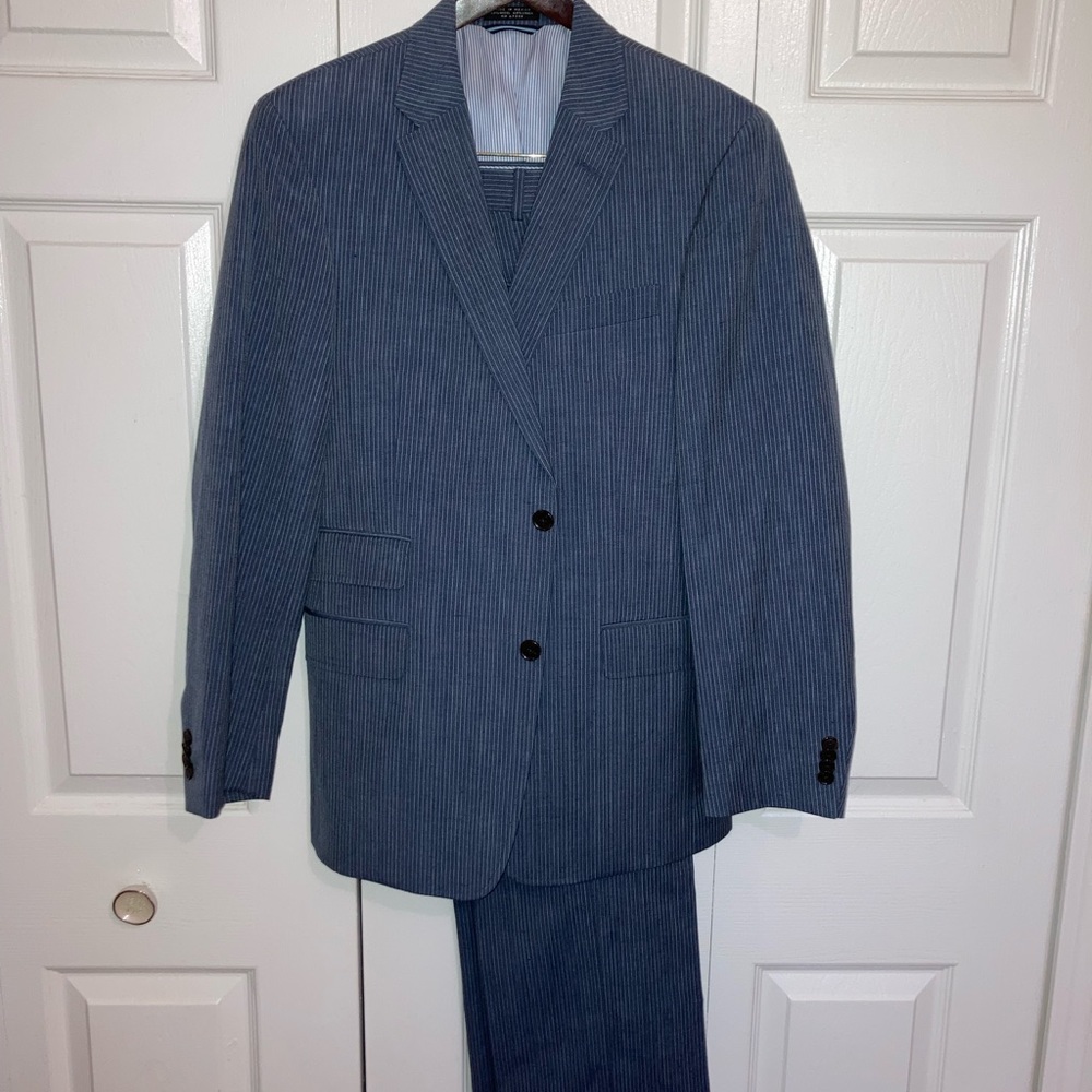 Tommy Hilfiger Blue & White stripped suit. Size 40. Slim/Athletic fit